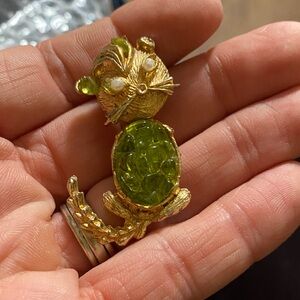 Castlecliff vintage brooch
